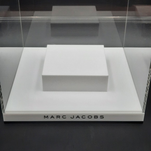 Marc Jacobs Acrylic‎ Display Case White Riser Stand Countertop Retail Fixture - Picture 3 of 7